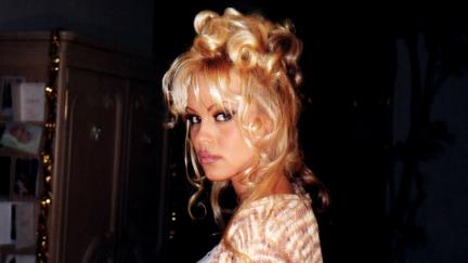 Pamela Anderson: Una historia de amor poster