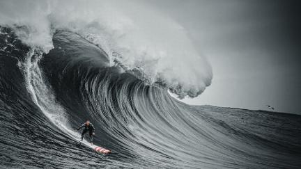 Surfer la méga vague poster